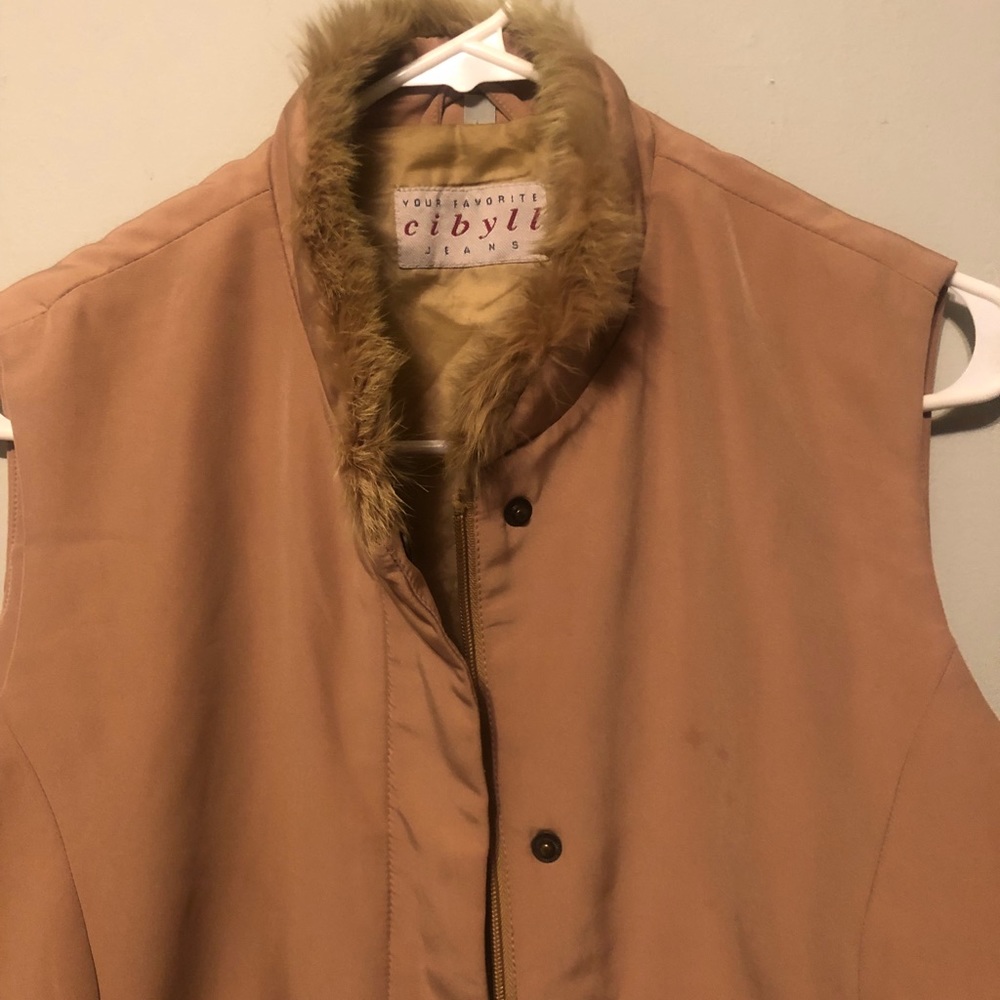 Nice vest wit fur on collar. Little oil stain.